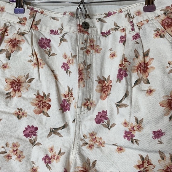 American Eagle Mom Denim Jean Shorts Cream Floral Size 4 - Picture 6 of 13